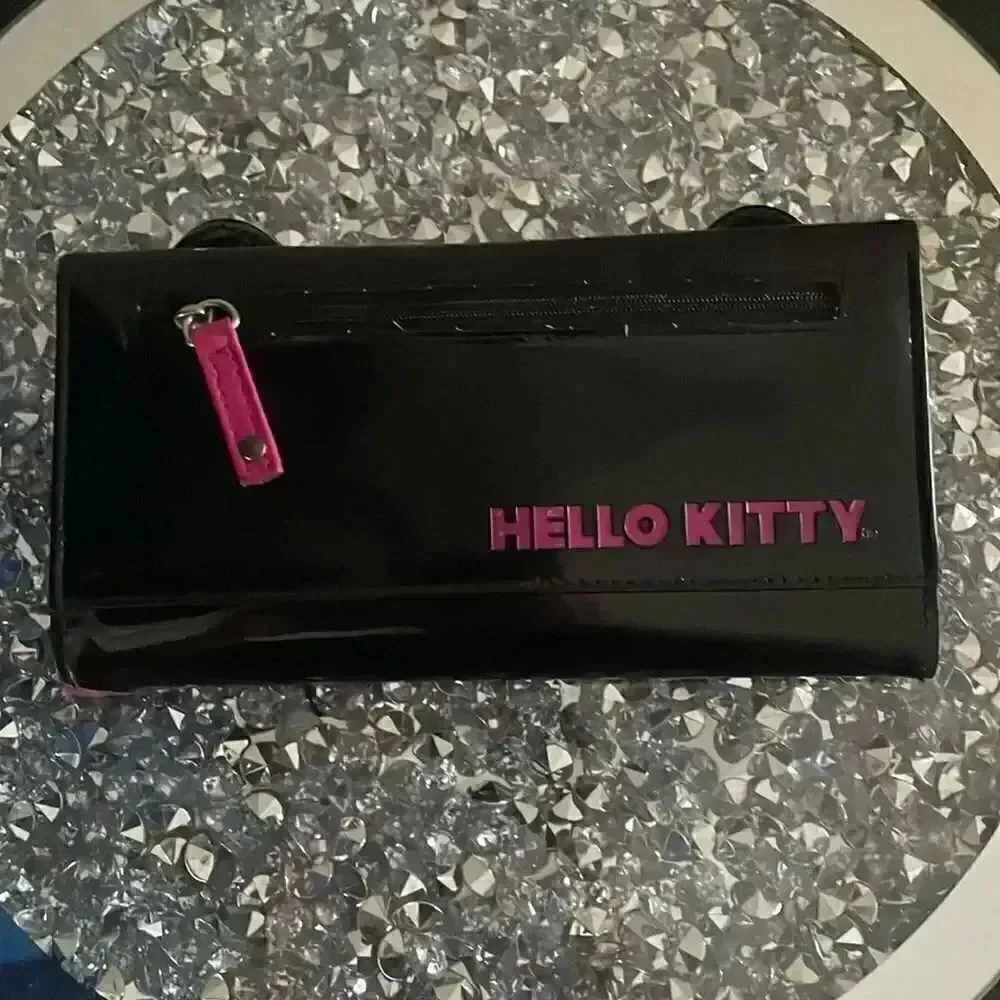 Hello Kitty face Sanrio Black and Pink patent Wallet sleek trifold kawaii
